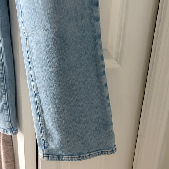 Express women’s Slim Straight Light Blue Denim Jeans - Picture 5 of 6